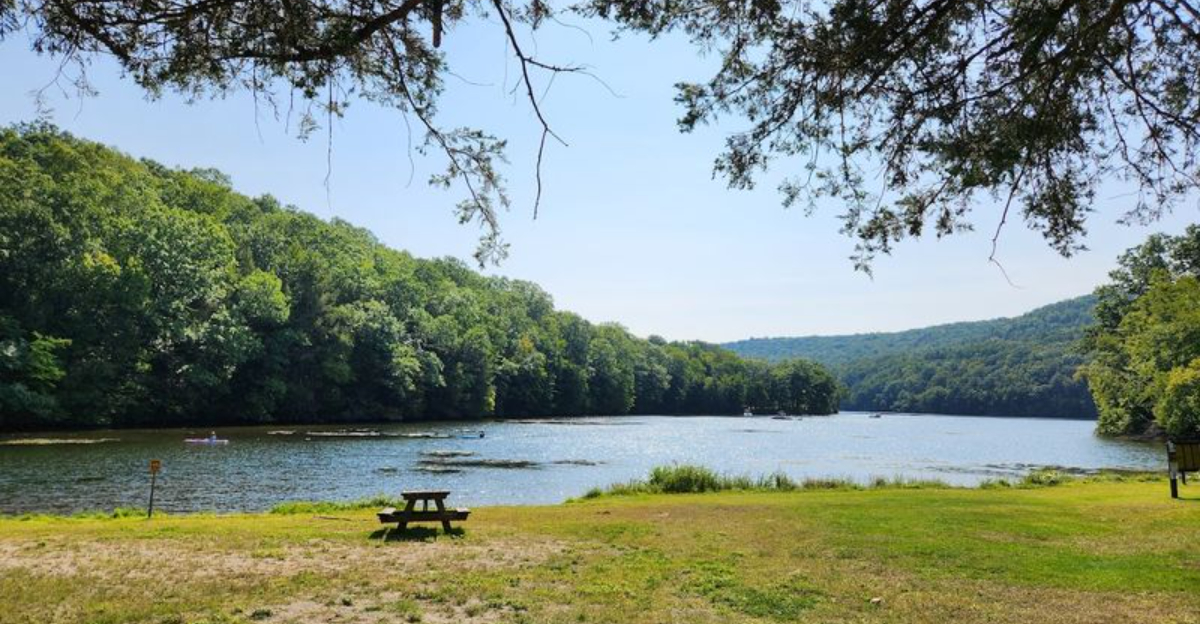 The Connecticut Park With Lake Views And Peaceful Trails That You Need To Visit Soon - Decor Hint