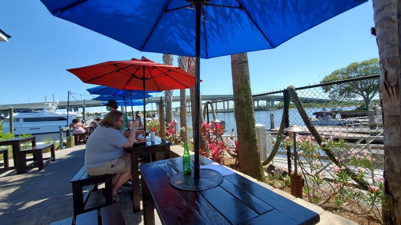 The 15 Georgia Waterfront Restaurants That Quietly Offer The State's Best Dining Experience - Decor Hint Dockside Seafood