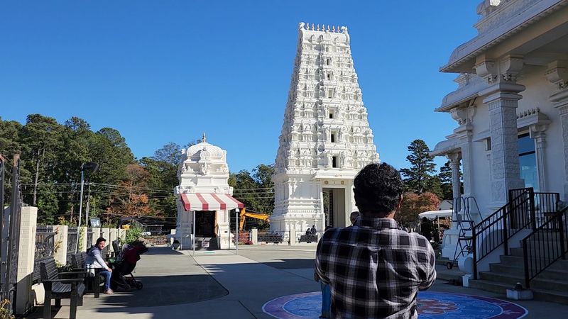 This North Carolina Temple Has An 87-Foot Tower That Feels Like A Gateway To Another World - Decor Hint Respectful Visitors Should Know The Temple Etiquette