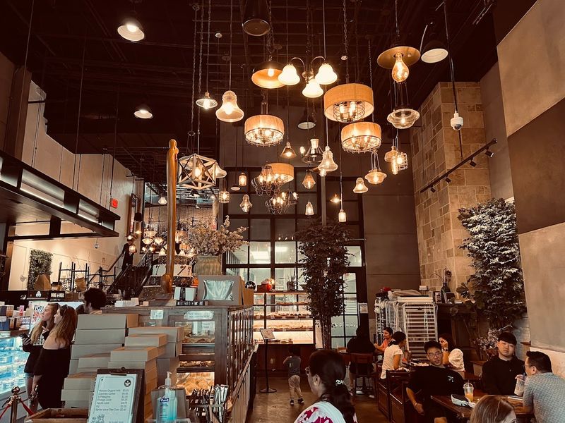 People Are Making Special Trips To One Virginia Bakery For Its Delicious Croissants - Decor Hint A Vibe That Pulls You In