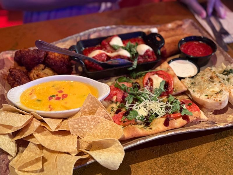 The Florida restaurant that turns an ordinary meal into a full-on dinosaur adventure - Decor Hint The menu is surprisingly compact
