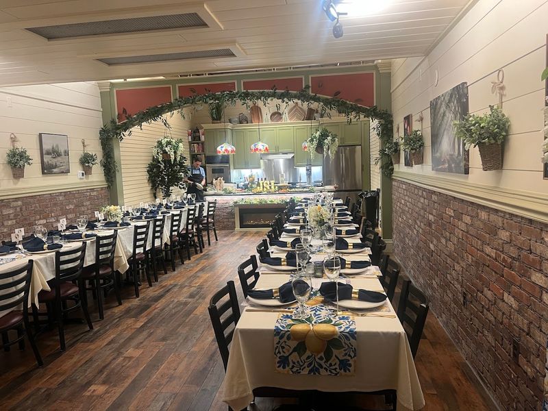 The Florida Buffet Where Everyone Saves Room For The Dessert Table - Decor Hint The Value That Makes The Price Feel Almost Suspicious