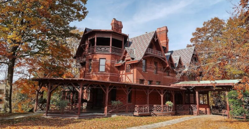 The Dreamy Victorian Mansion In Connecticut That Feels Like A Storybook Hiding In Plain Sight