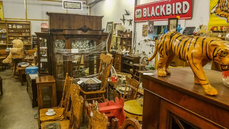 The Nebraska Flea Market Where $35 Goes A Lot Further Than You Would Expect - Decor Hint Vintage Furniture Finds That Defy Their Price Tags