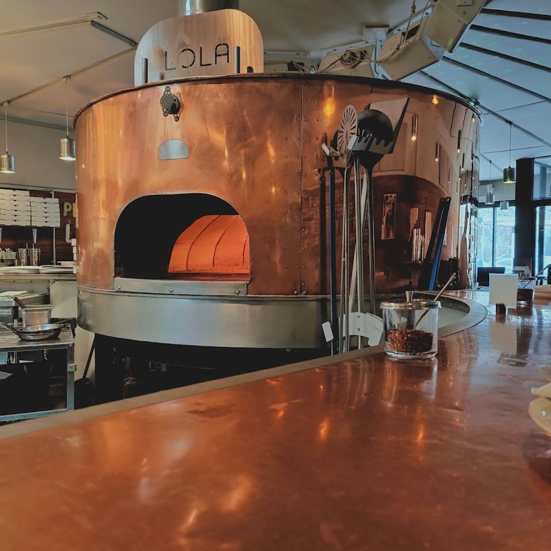 This Humble Pizza Shop in Minnesota Has Become a Must Have for Serious Pizza Fans - Decor Hint The wood oven that changes everything