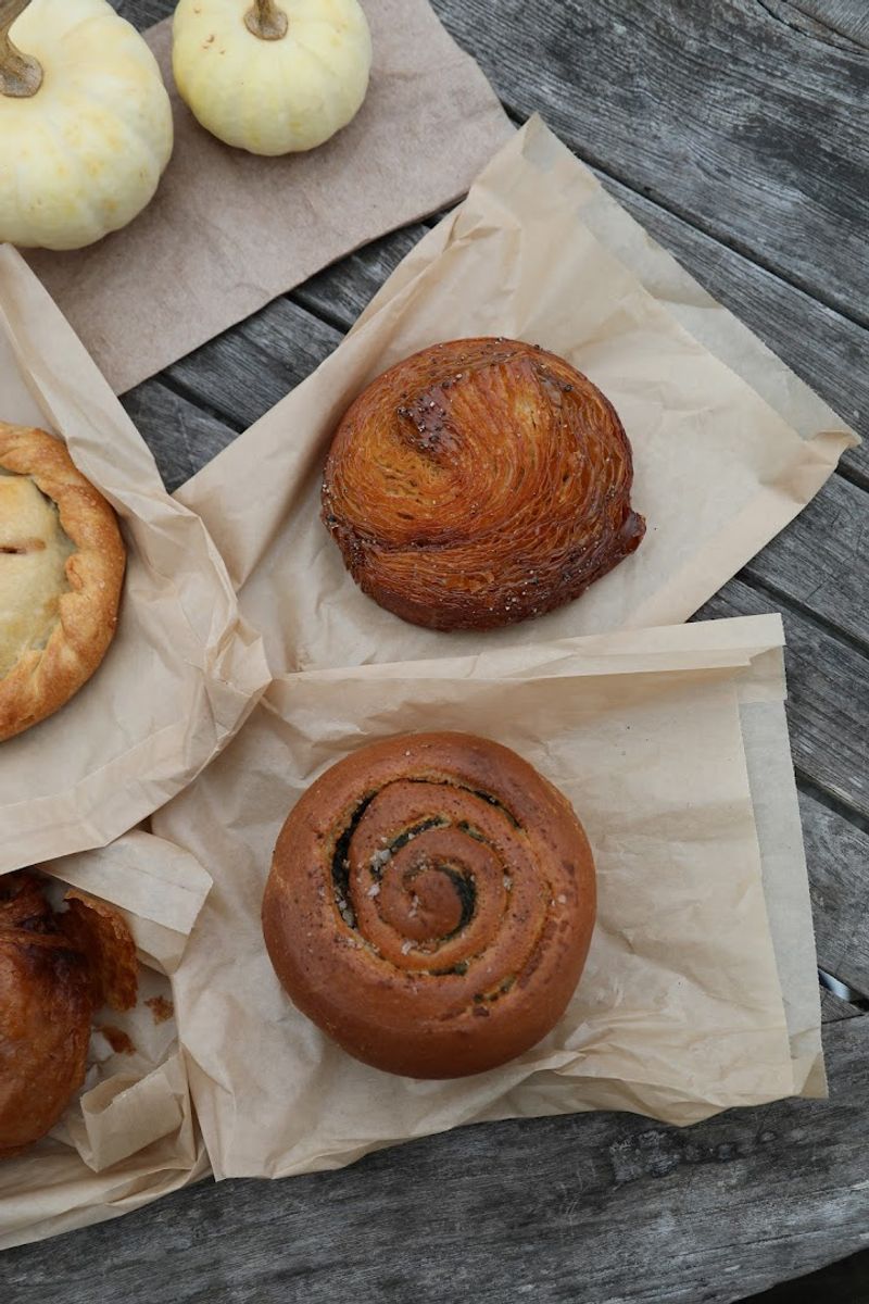 This Cozy Washington Bakery Serves Cinnamon Rolls That Feel Like Pure Morning Magic - Decor Hint Cinnamon Rolls Worth Planning Your Morning Around