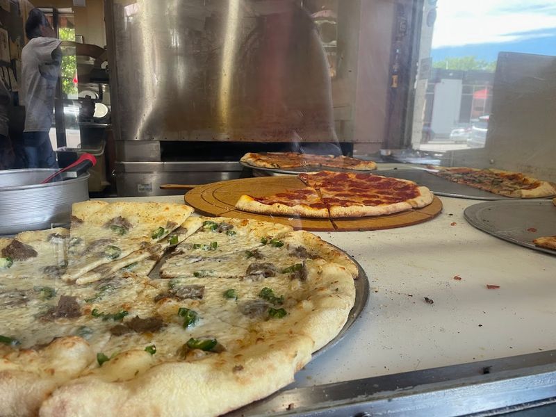 Great Pizza Keeps Idaho Crowds Squeezing Into This Humble Little Joint - Decor Hint Why The Crust Gets All The Attention