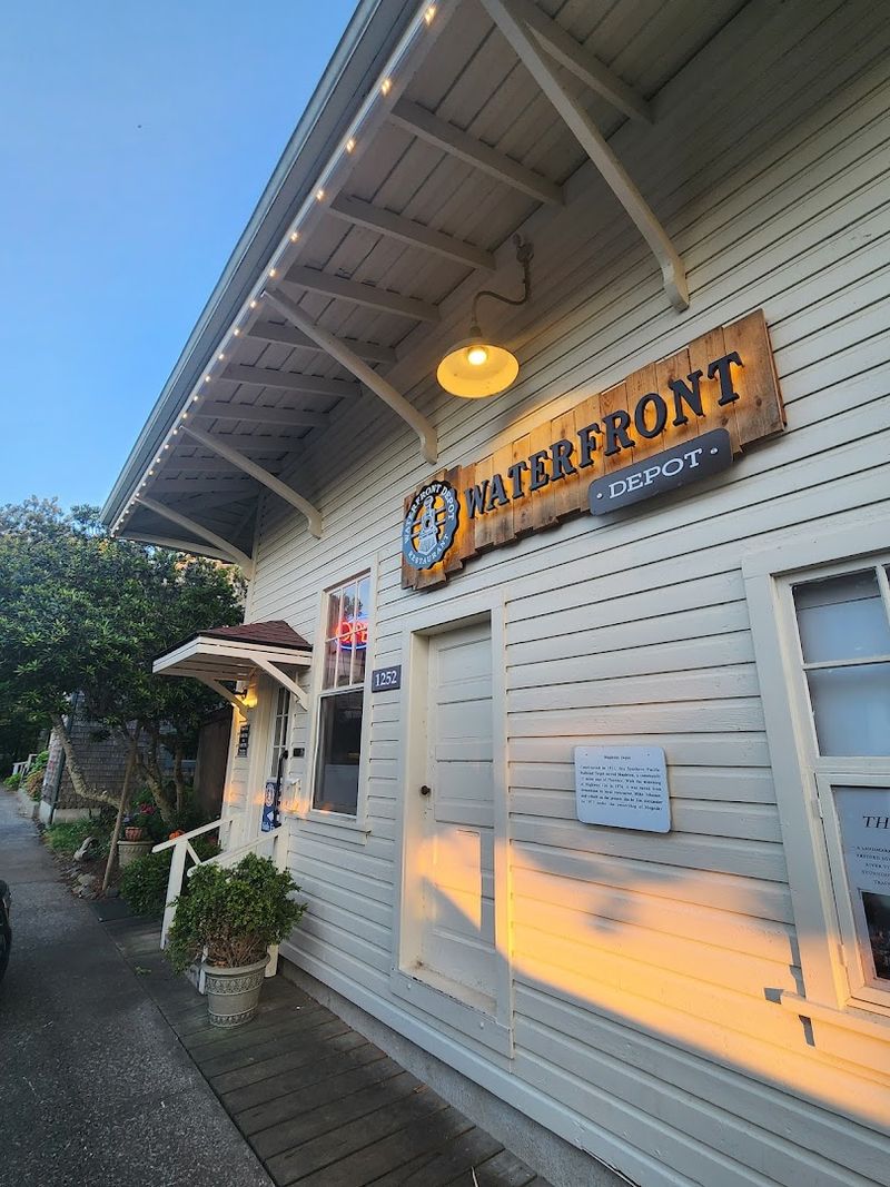 Waterfront Depot Restaurant, Florence