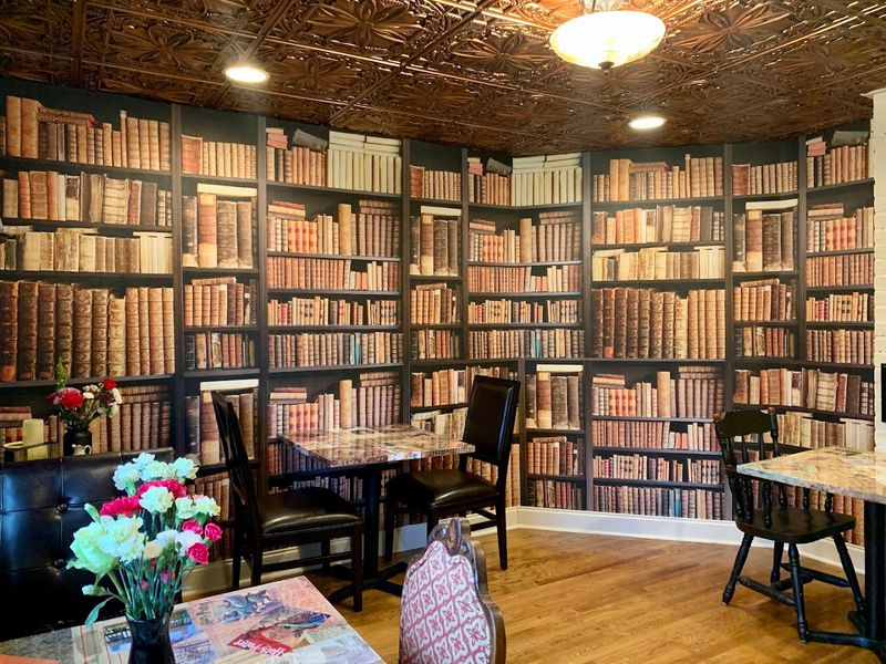 The Book & Bee Café And Tea