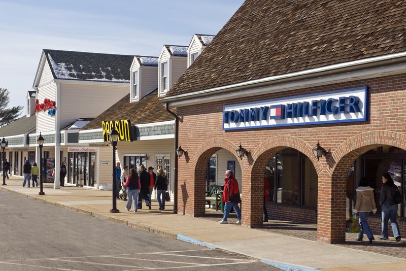 Welcome To The Well Known Shopping Destination