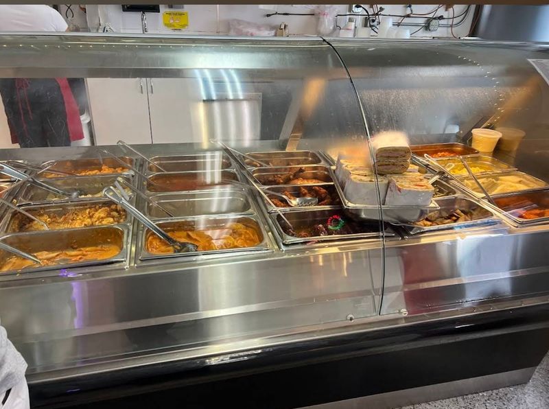 People Travel From All Over California To Eat At This Historic Sandwich Shop - Decor Hint Ordering With