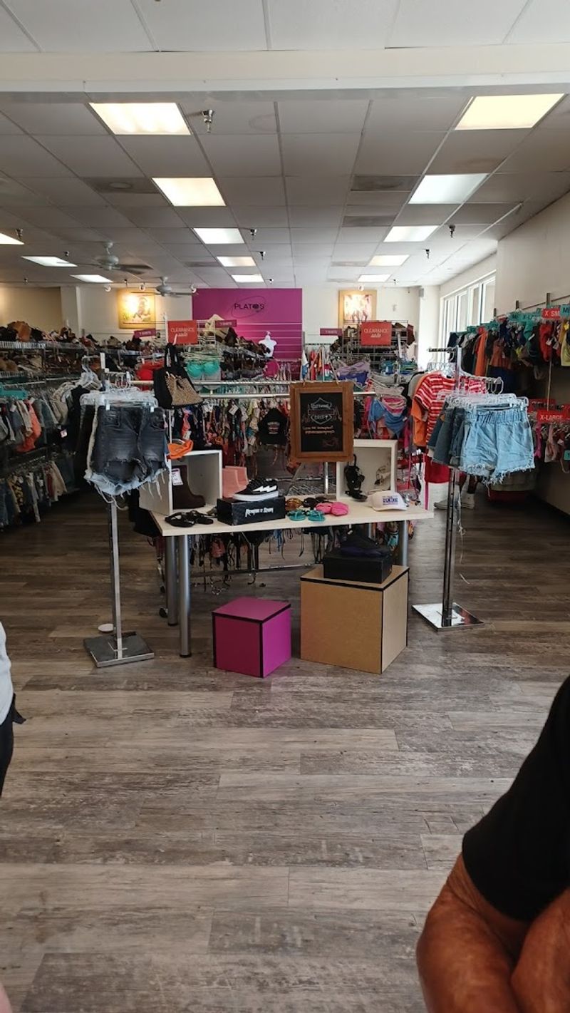 Selling Your Old Clothes For Instant Cash