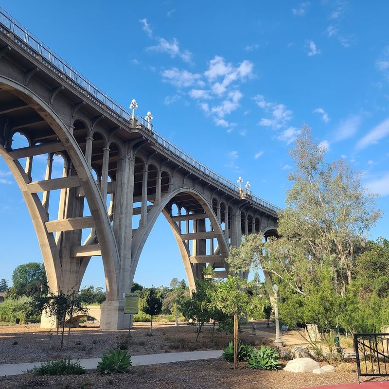 The Arches Give Pasadena One Of Its Most Dramatic Landmarks