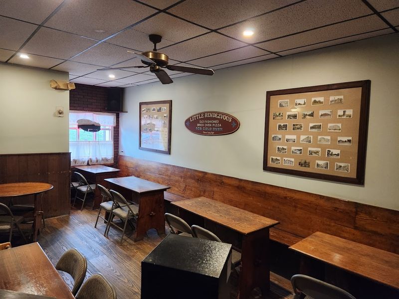 This Connecticut Pizza Spot Is So Loved It Often Sells Out Before The Night Ends - Decor Hint A Space With Real Character