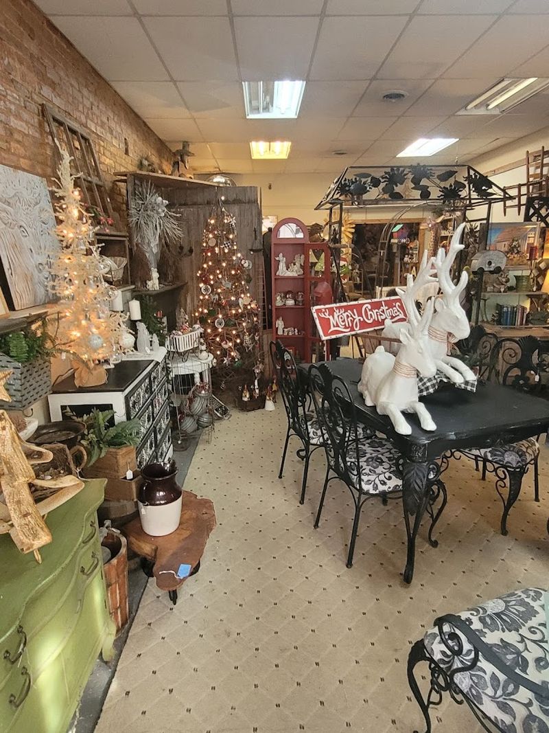 Antique Hunting And Vintage Finds In Senoia