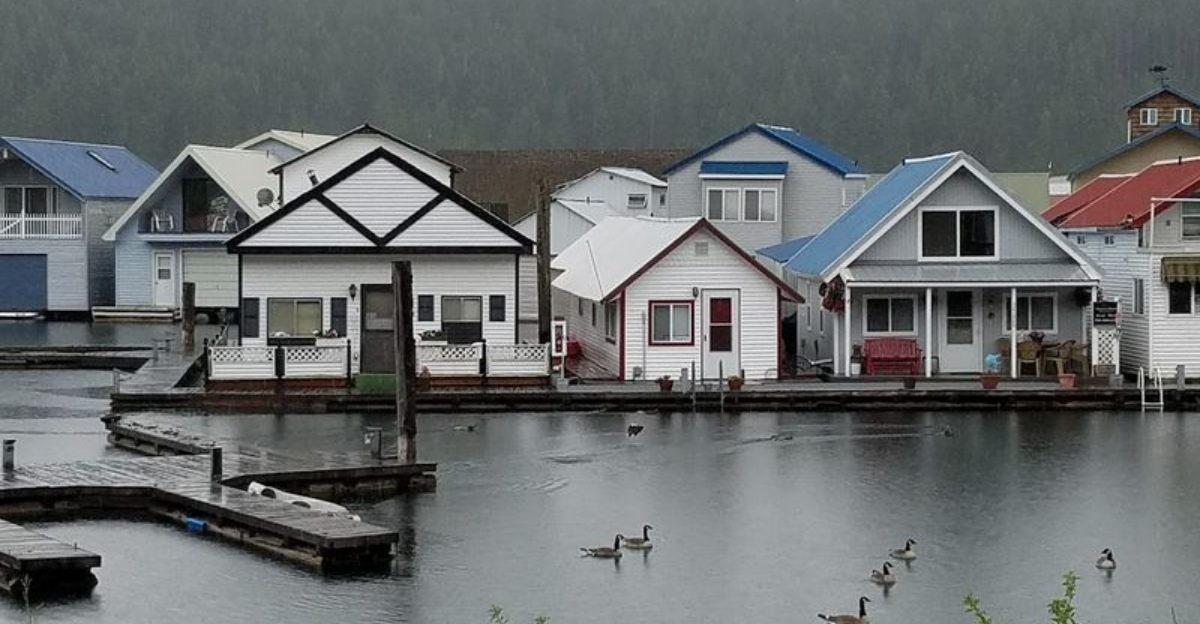 The Idaho Fishing Village Tourists Skip On The Way To Sandpoint And Locals Are Quietly Grateful For It - Decor Hint