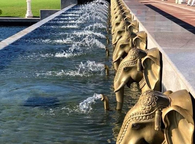 There's A Secret Hindu Palace Somewhere In Georgia And It's Absolutely Stunning - Decor Hint A Well-Stocked Gift Shop Lets You Bring A Piece Of The Experience Home