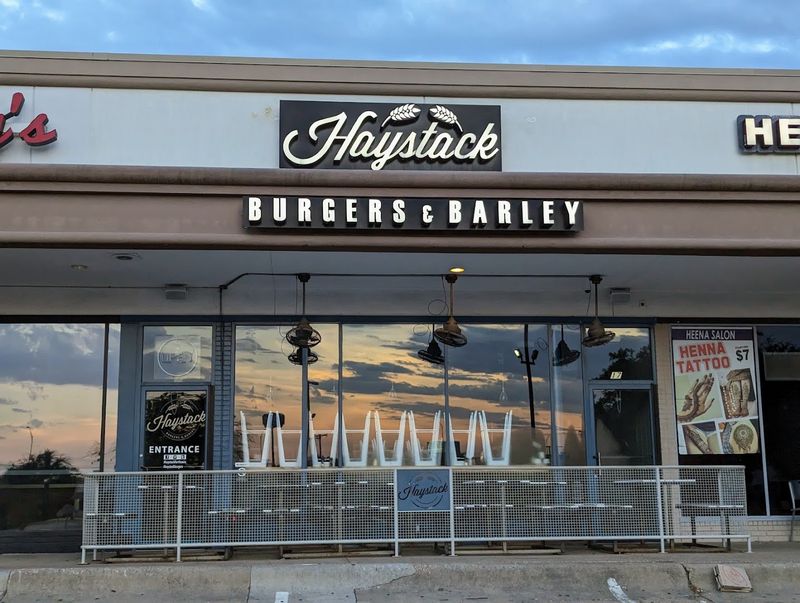 The Juicy Smash Burgers At This Tiny Texas Spot Are So Good, You'll Crave Them All Week - Decor Hint The Spot That Started It All