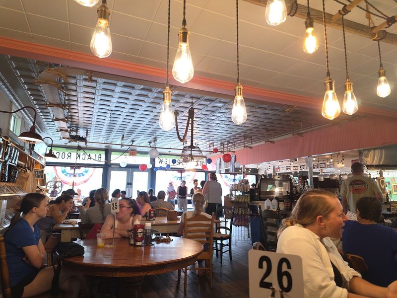 The Charming Connecticut Breakfast Spot That Makes Mornings Feel Worth Celebrating - Decor Hint Bridgeport's Breakfast Scene Deserves More Credit