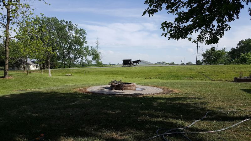 This Charming Amish Town In Missouri Feels Like A Step Back In Time - Decor Hint Horse-And-Buggy Travel On Real Roads