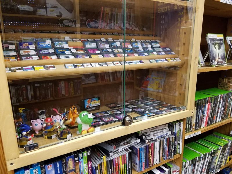 This Huge Kentucky Book Store Offers Thousands Of Titles At Unbelievably Low Prices - Decor Hint Movies, Music, And Games All Under One Roof