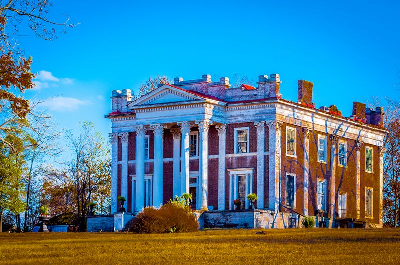 This Small Community In Kentucky Is Quietly Becoming One Of The Coolest Places In The South - Decor Hint Ward Hall And The Surrounding Horse Country