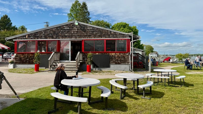 Abbott's Lobster In The Rough, Noank