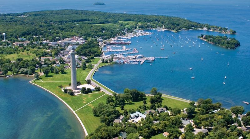 This charming Ohio town is the last place you'd expect to find great seafood - decor cue An island experience that makes the trip worth it