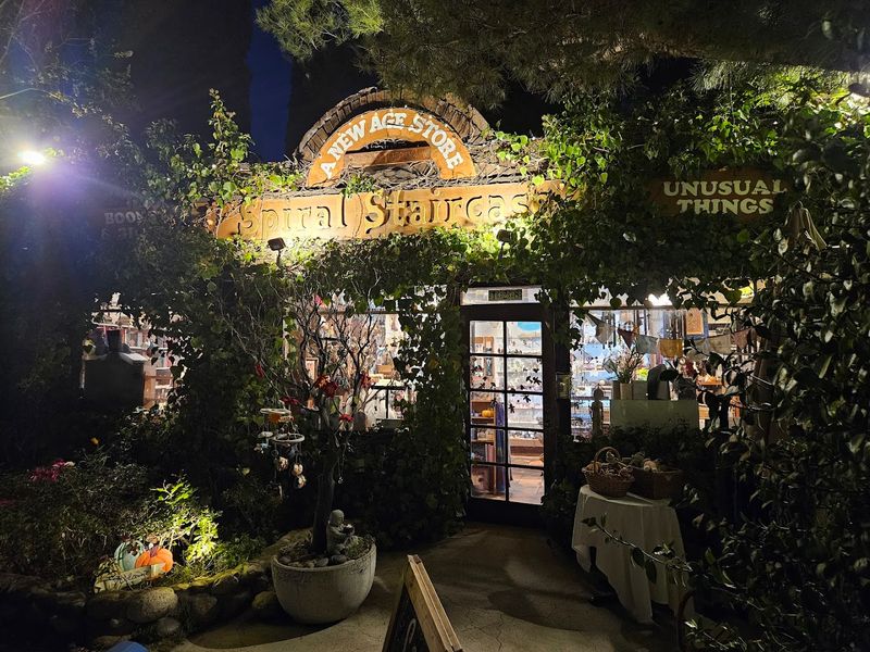 This Dreamy California Restaurant Lets You Dine Beneath Grand Sycamore Trees - Decor Hint Topanga Canyon Setting