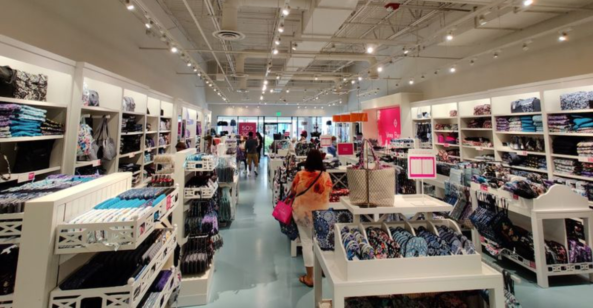 The Massive Outlet Mall In Connecticut That Deal Seekers Swear By - Decor Hint