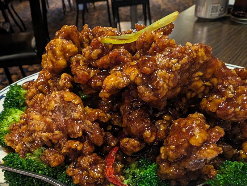 This Beloved Wisconsin Spot Continues To Impress Diners Year After Year - Decor Hint Portions That Actually Impress