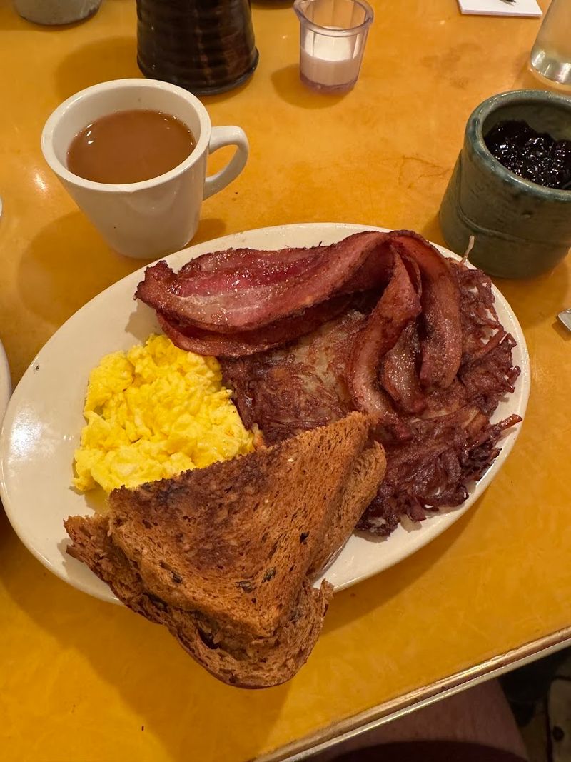 This Tiny Minnesota Breakfast Spot Is Getting Big Love For Its Morning Plates - Decor Hint Morning Eggs Done The Old-School Way