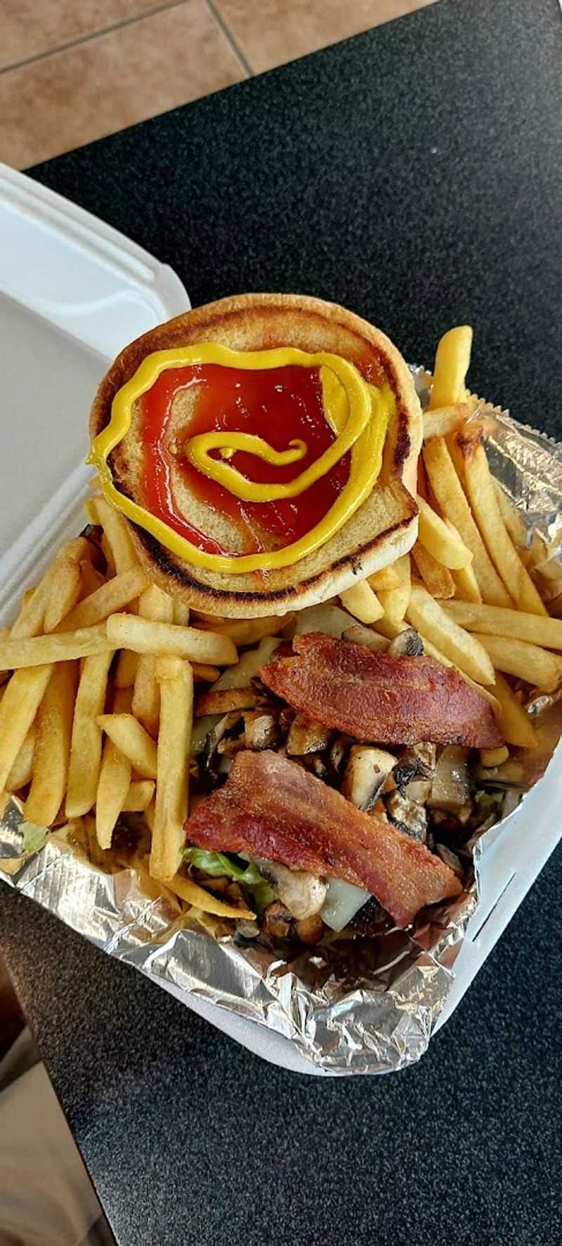 This Unassuming Michigan Destination Serves Burgers That Live Up To The Hype - Decor Hint Fries Here Steal The Show