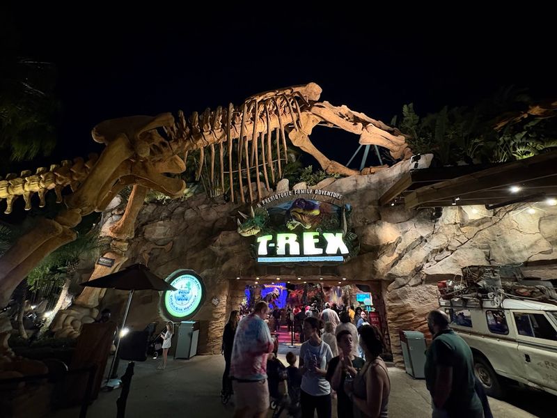 The Florida restaurant that turns an ordinary meal into a full-on dinosaur adventure - Decor Hint Fossil Fun Zone for Kids