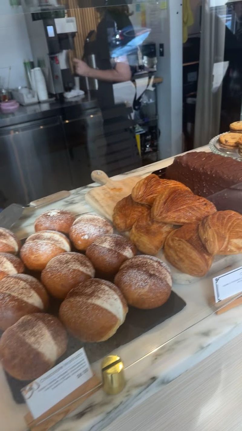 The Michigan Bakeries Where The Best Pastries Rarely Last Until Noon - Decor Hint Warda Patisserie, Detroit