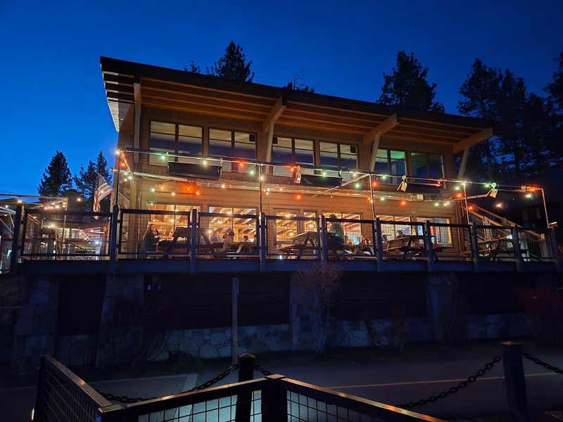 This Lakefront Grill Makes A California Meal Feel Like A Waterfront Escape - Decor Hint The Location Makes It An Easy Stop Before Or After Exploring Town