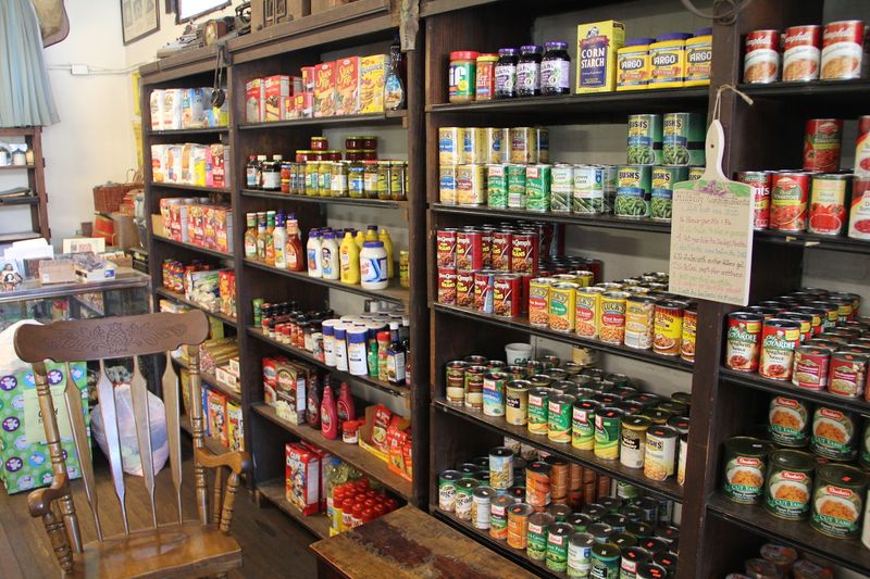 8 Charming Eastern Kentucky Country Stores Most People Have Never Heard Of - Decor Hint Webb Grocery, Van Lear