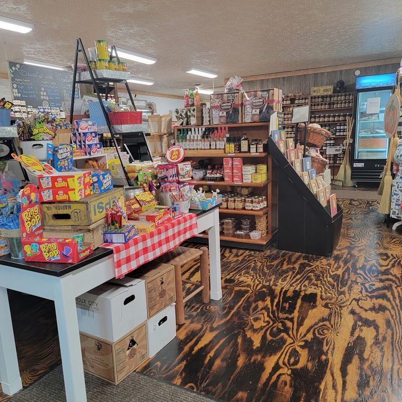 9 Eastern Kentucky Country Stores Where Time Stands Gracefully Still - Decor Hint The General Store At Pine Mountain Crossing
