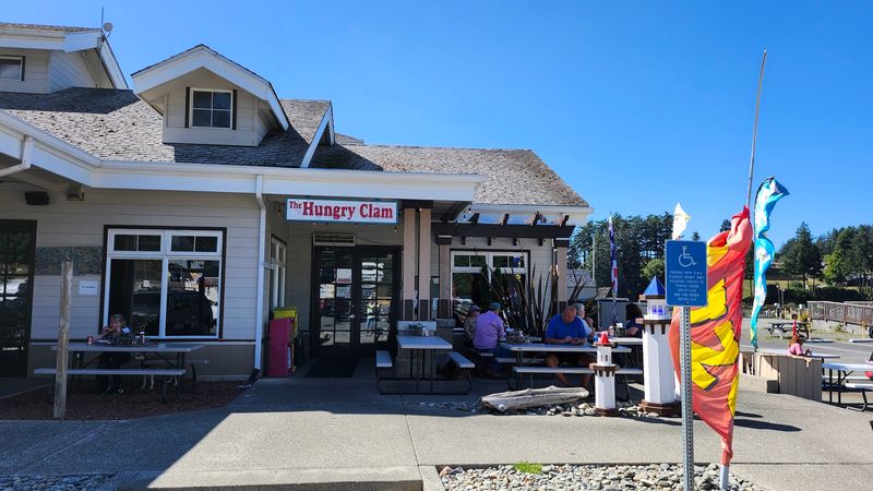 This Oregon Seafood Shack Looks Simple, But Its Clam Chowder Has A Serious Following - Decor Hint Why This Place Stays in Your Memory Long After You Leave