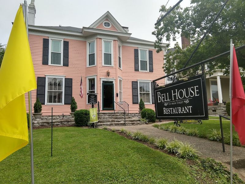 This Scenic Town In Kentucky Makes It Possible To Retire On Just Social Security - Decor Hint A Downtown That Feels Like A Real Community