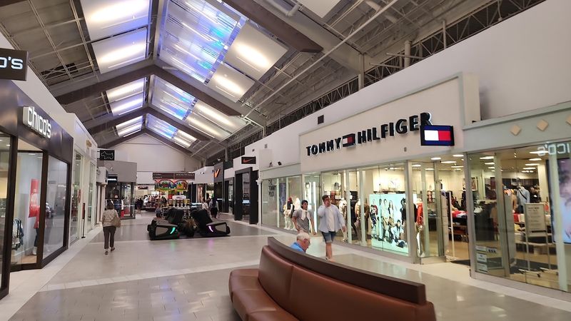 The Colonnade Outlets