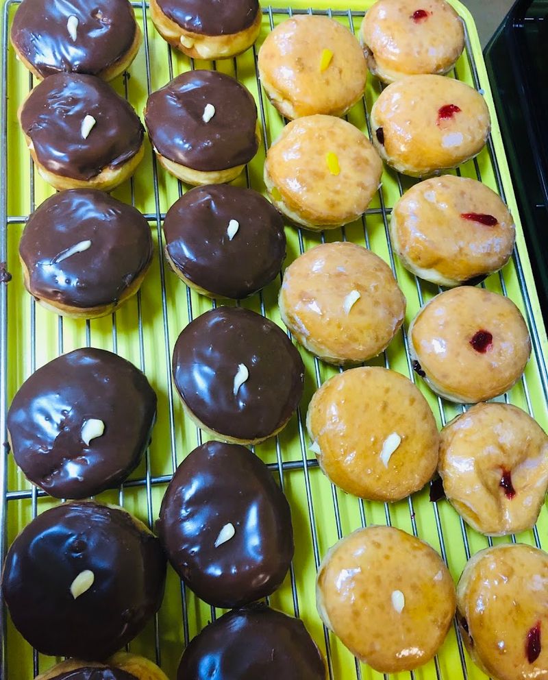 This Massachusetts Bakery Serves Donuts So Good You'll Be Thinking About Them Long After The Last Bite - Decor Hint The Classic Glazed