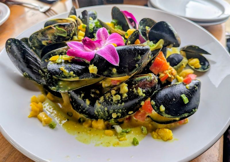 Seafood Lovers Need To Know About This Adorable Little Washington Town - Decor Hint Penn Cove Mussels