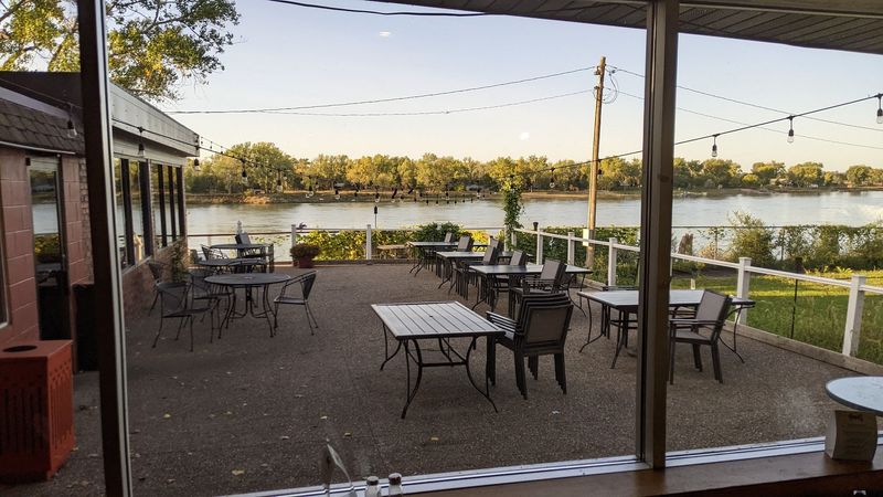 12 Nebraska Restaurants Where The View Makes Dinner Feel Like An Occasion - Decor Hint Murdo's Aten Resort, Crofton