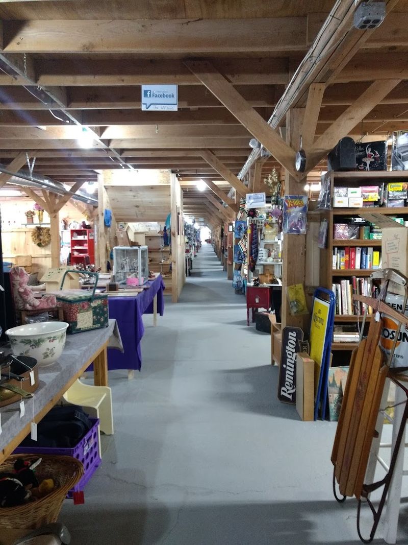 The Massive Flea Market In Maine That Feels Too Good To Be Real - Decor Hint What To Know Before You Go
