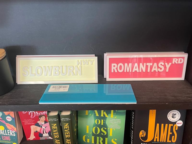 This Florida Bookstore Turns Old Books Into New Favorites Waiting To Be Discovered - Decor Hint Genres You Might Not Expect To Find In A Small Florida Bookstore