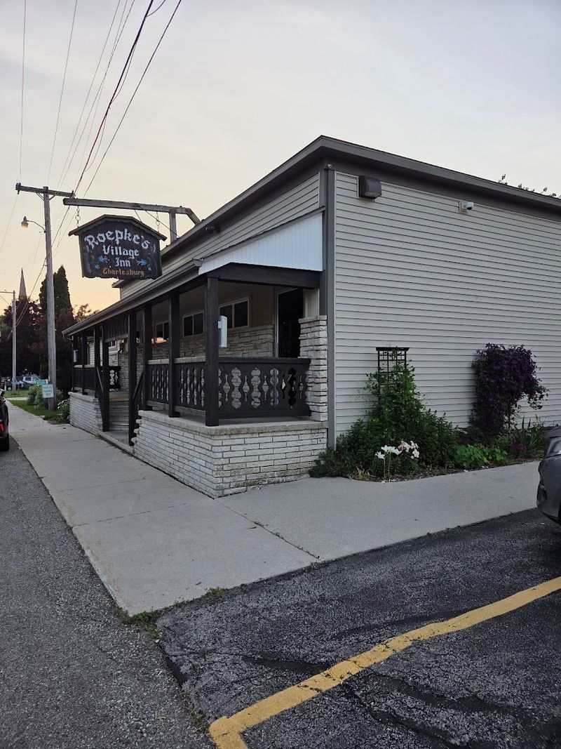 Roepke's Village Inn, Chilton