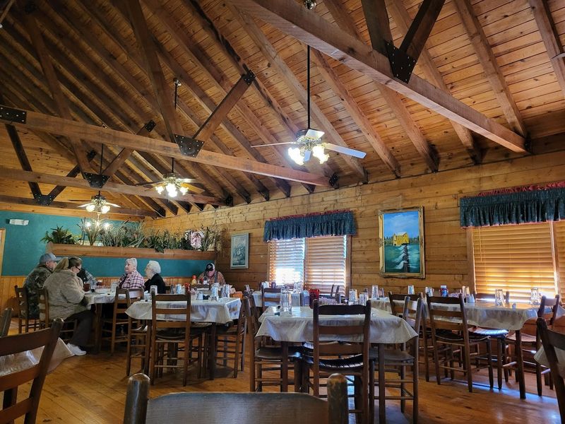 A Farmhouse Atmosphere That Feels Genuinely Welcoming