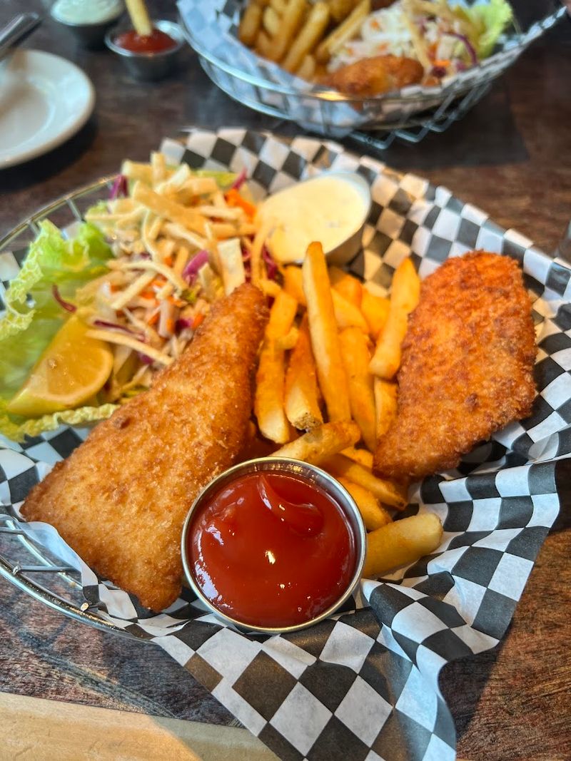 People Travel From Across Washington For The Fish And Chips At This Beloved Seafood Restaurant - Decor Hint Why Regulars Keep Returning Year After Year