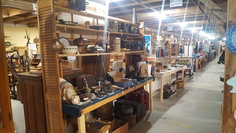The Massive Flea Market In Maine That Feels Too Good To Be Real - Decor Hint The Pricing Reality Check